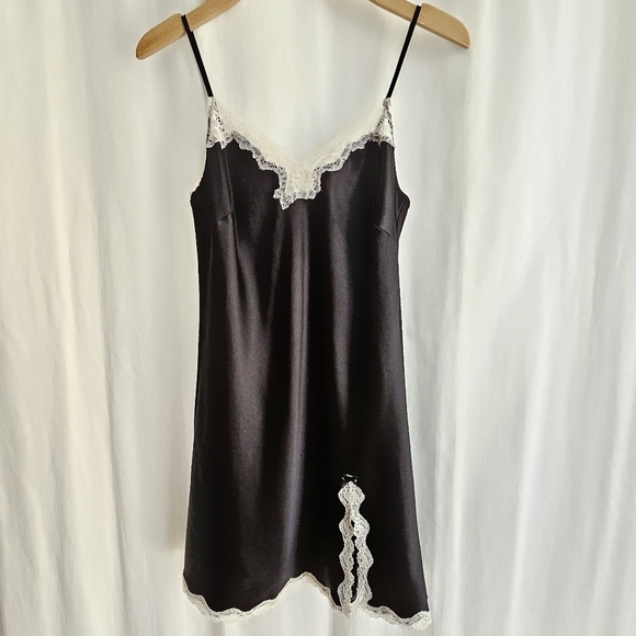 Victoria’s Secret Black & White Floral Lace Slip Dress - Picture 2 of 16